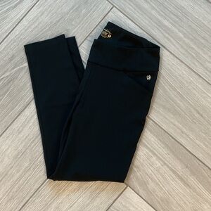 Lilly Pulitzer Black Luxletic Corso Pants Size 6